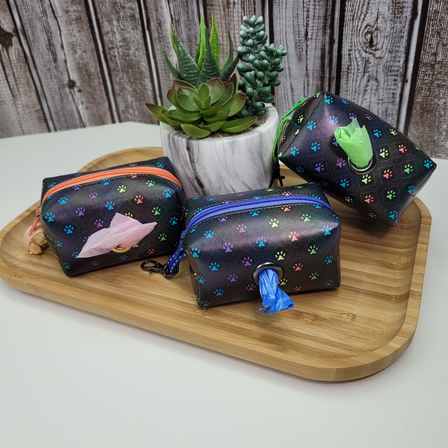 Distributeur de sacs à caca pour chien