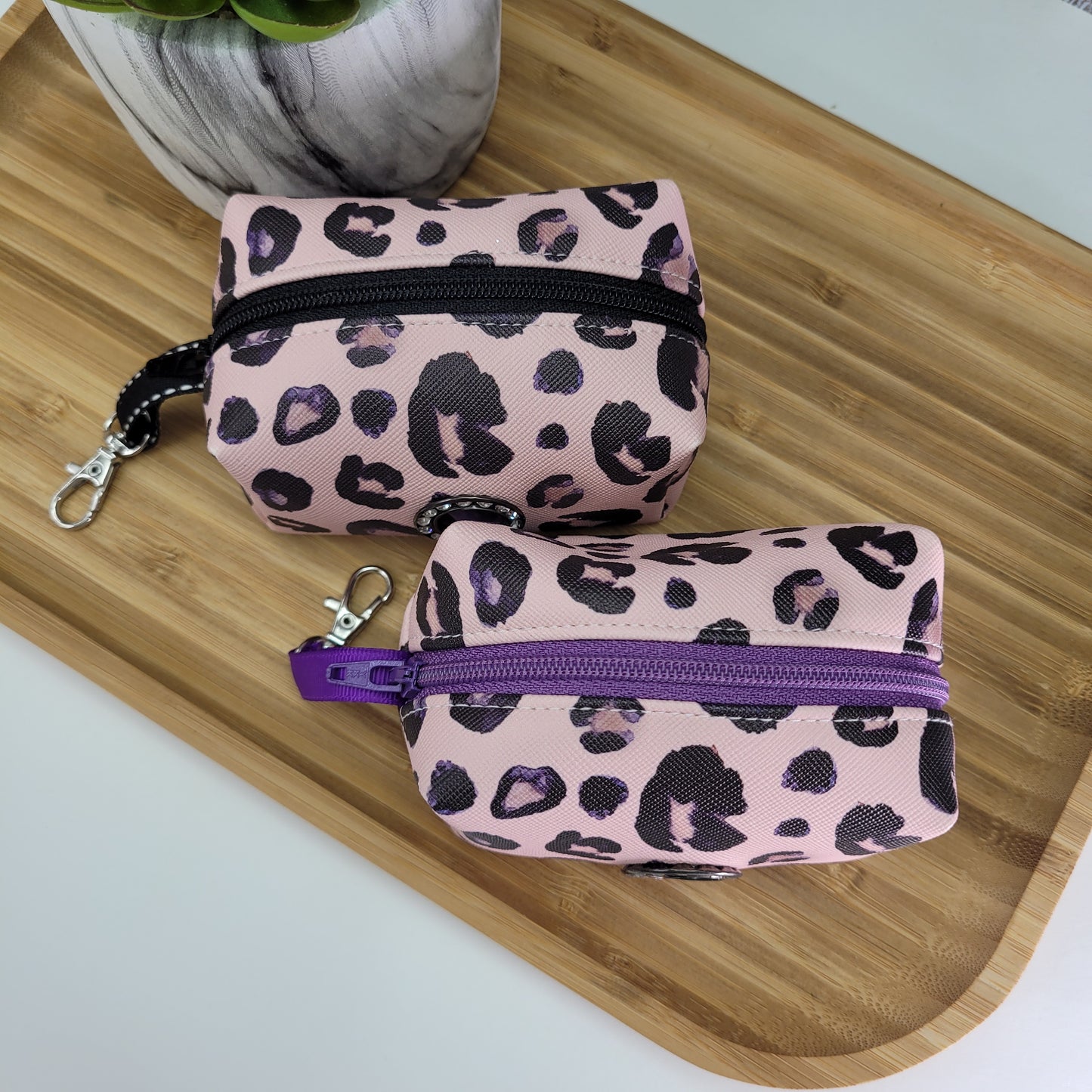 Distributeur de sacs à caca pour chien