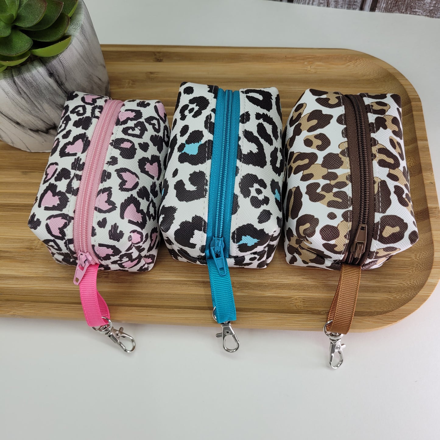 Distributeur de sacs à caca pour chien