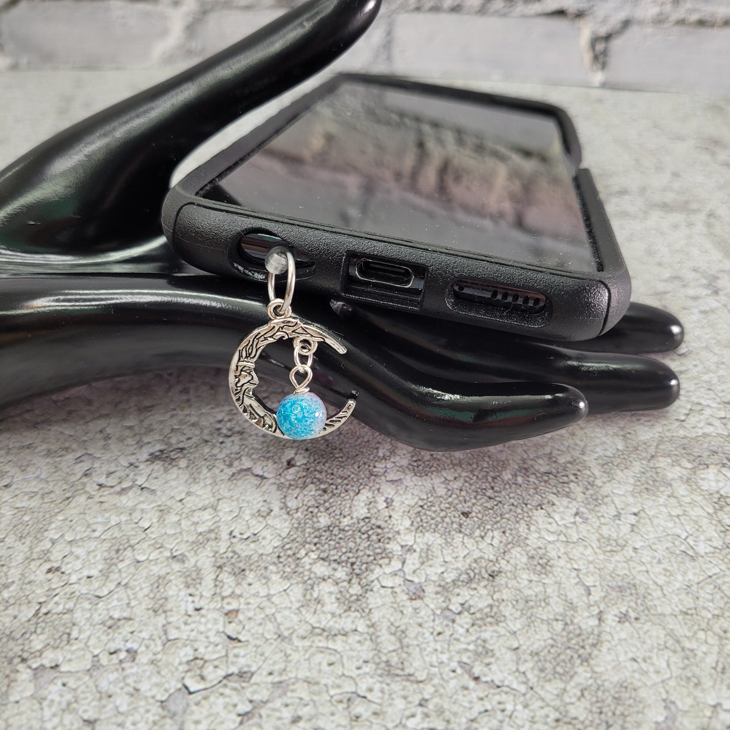 Pendentif pour cellulaire sur bouchon anti-poussière