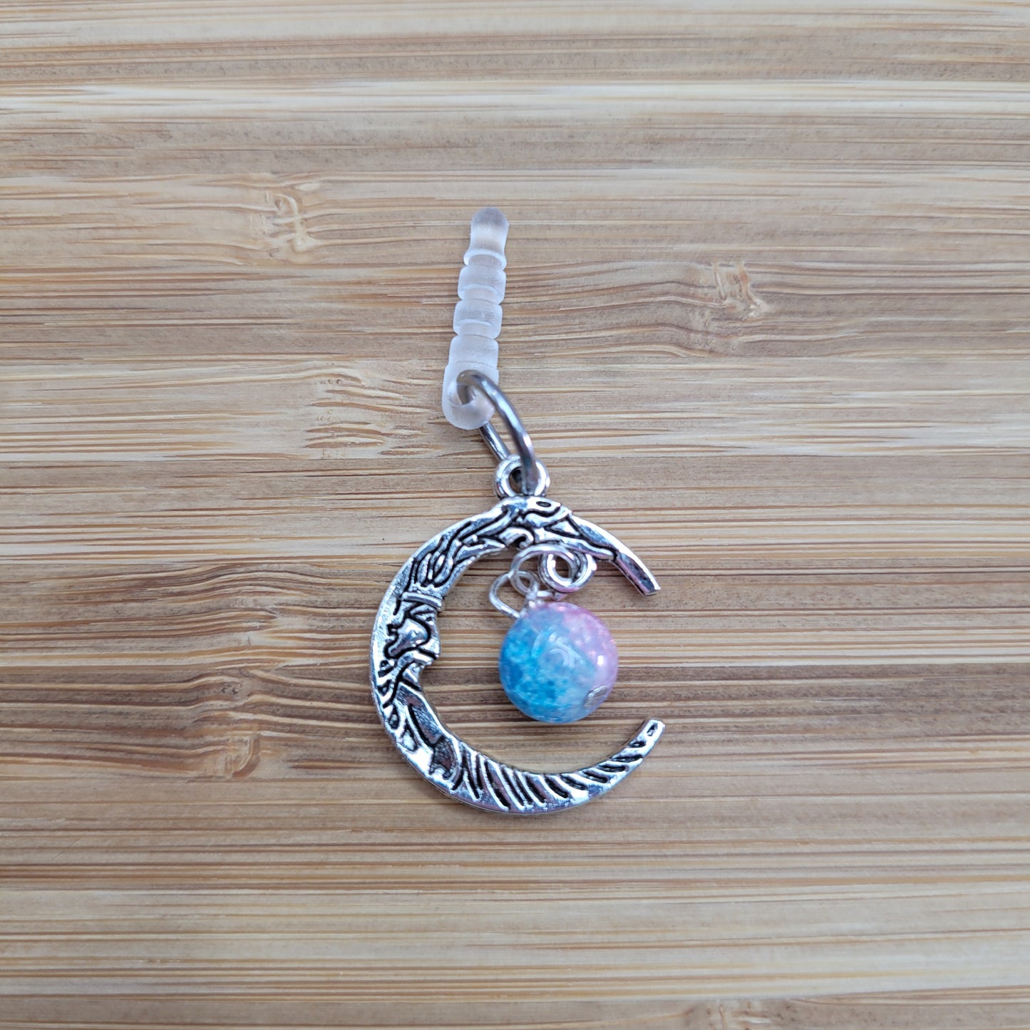 Pendentif pour cellulaire sur bouchon anti-poussière
