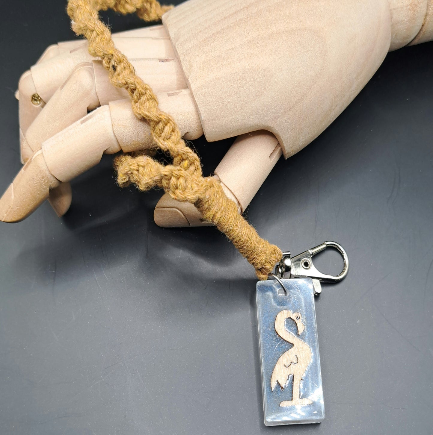 Dragonne porte-clés en macramé