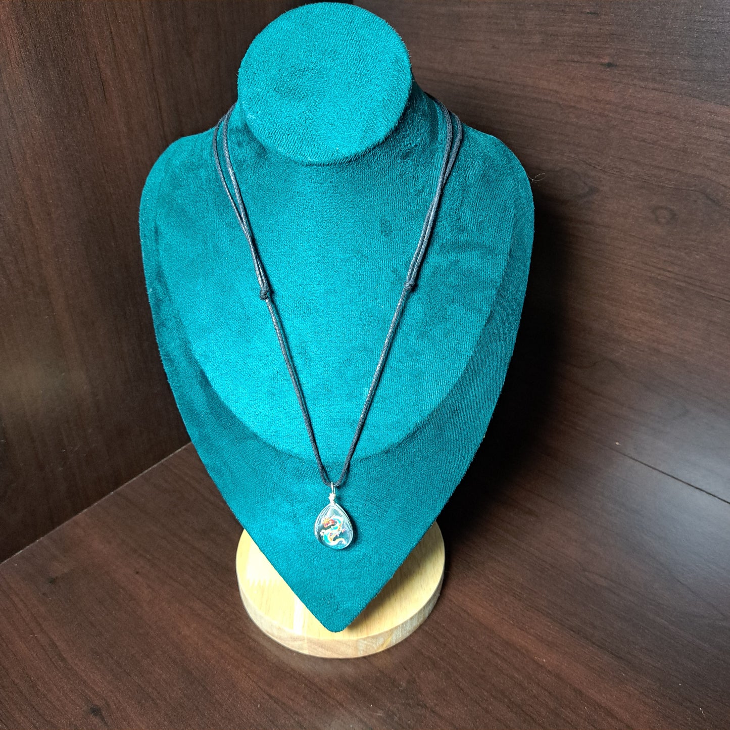 Collier avec perle de verre
