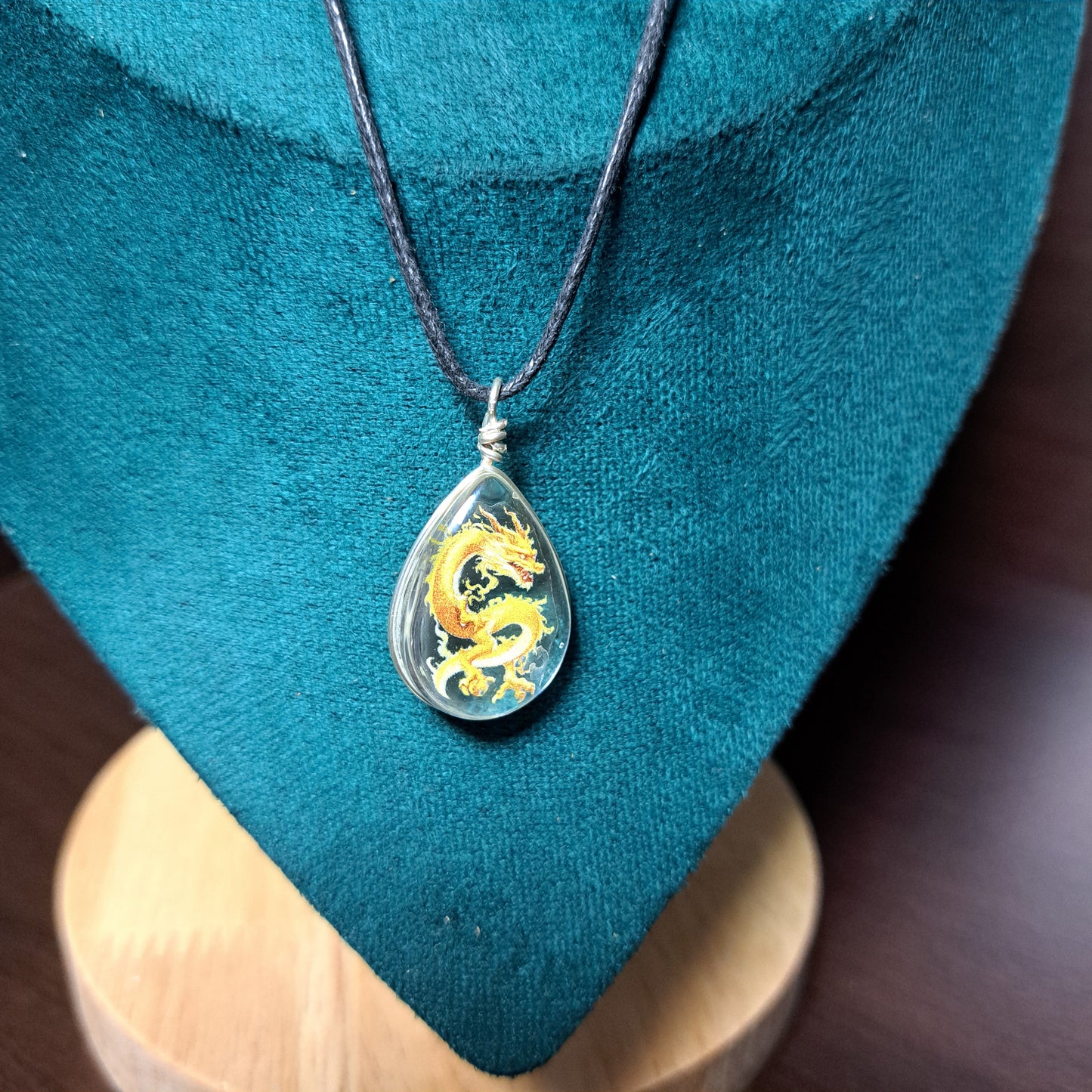 Collier avec perle de verre