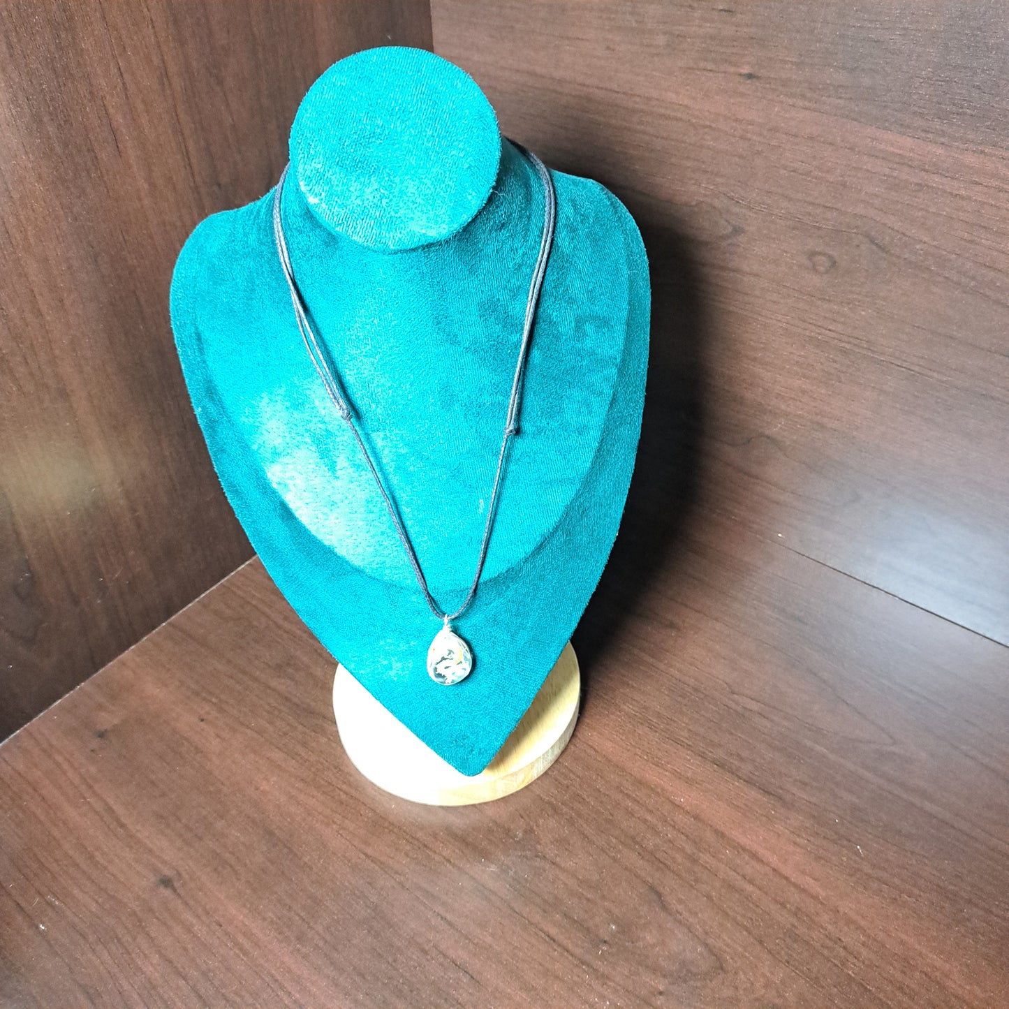 Collier avec perle de verre