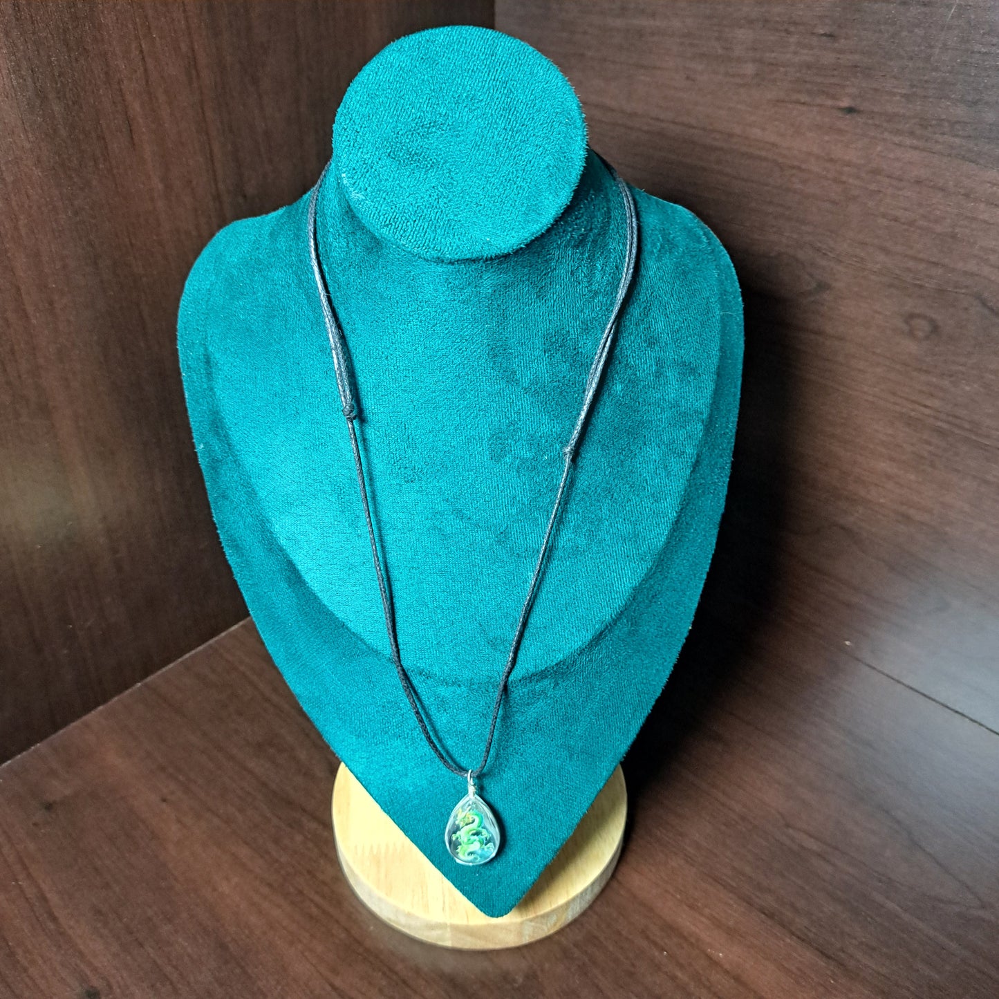 Collier avec perle de verre
