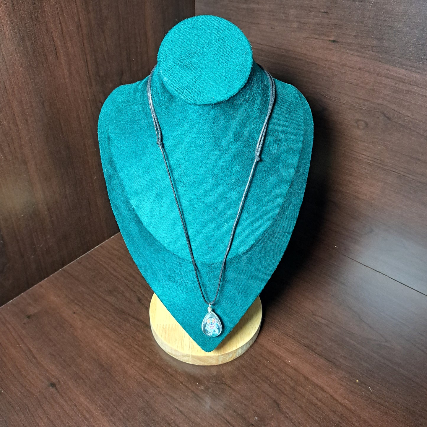 Collier avec perle de verre