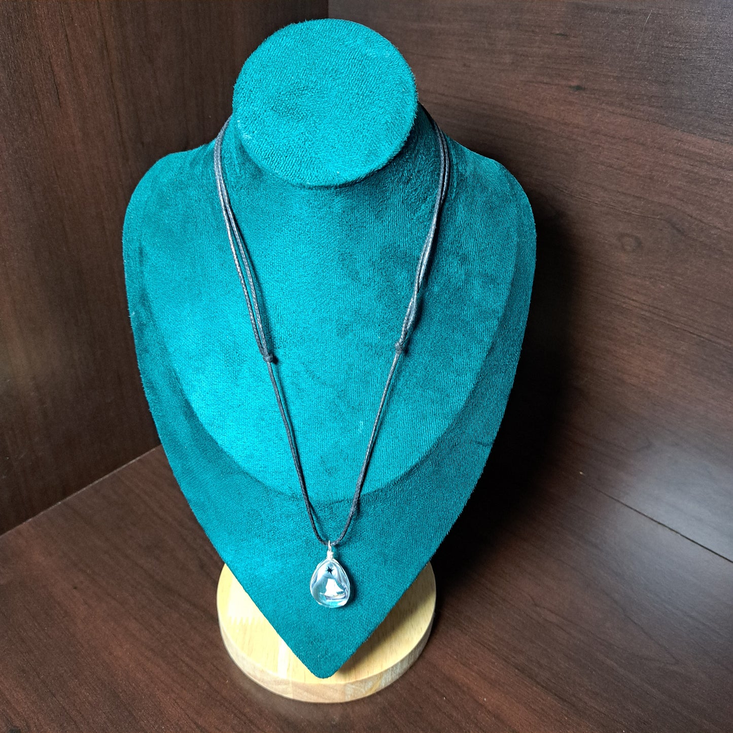 Collier avec perle de verre