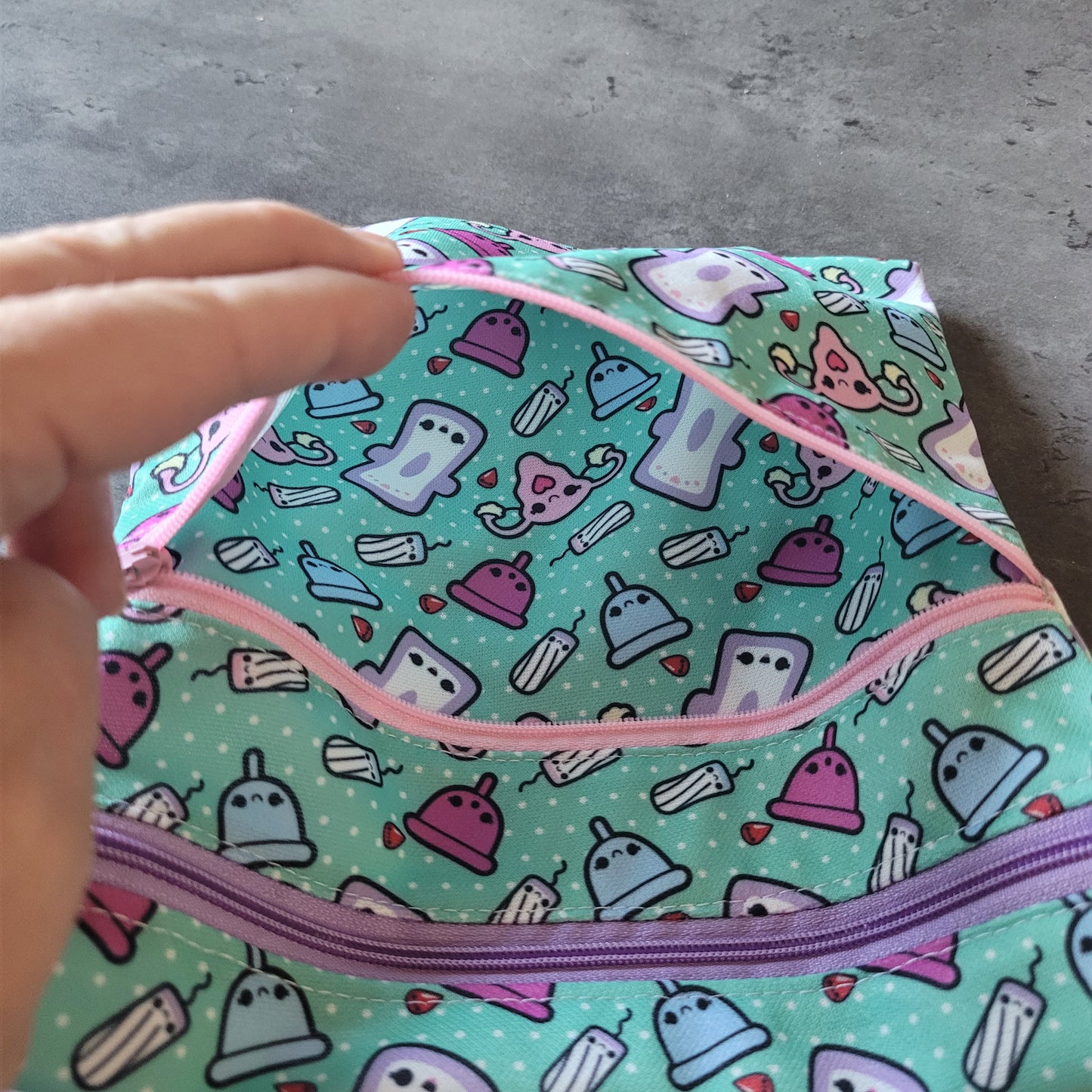 Sac imperméable à 2 compartiments distincts pour produits d'hygiènes (wetbag)