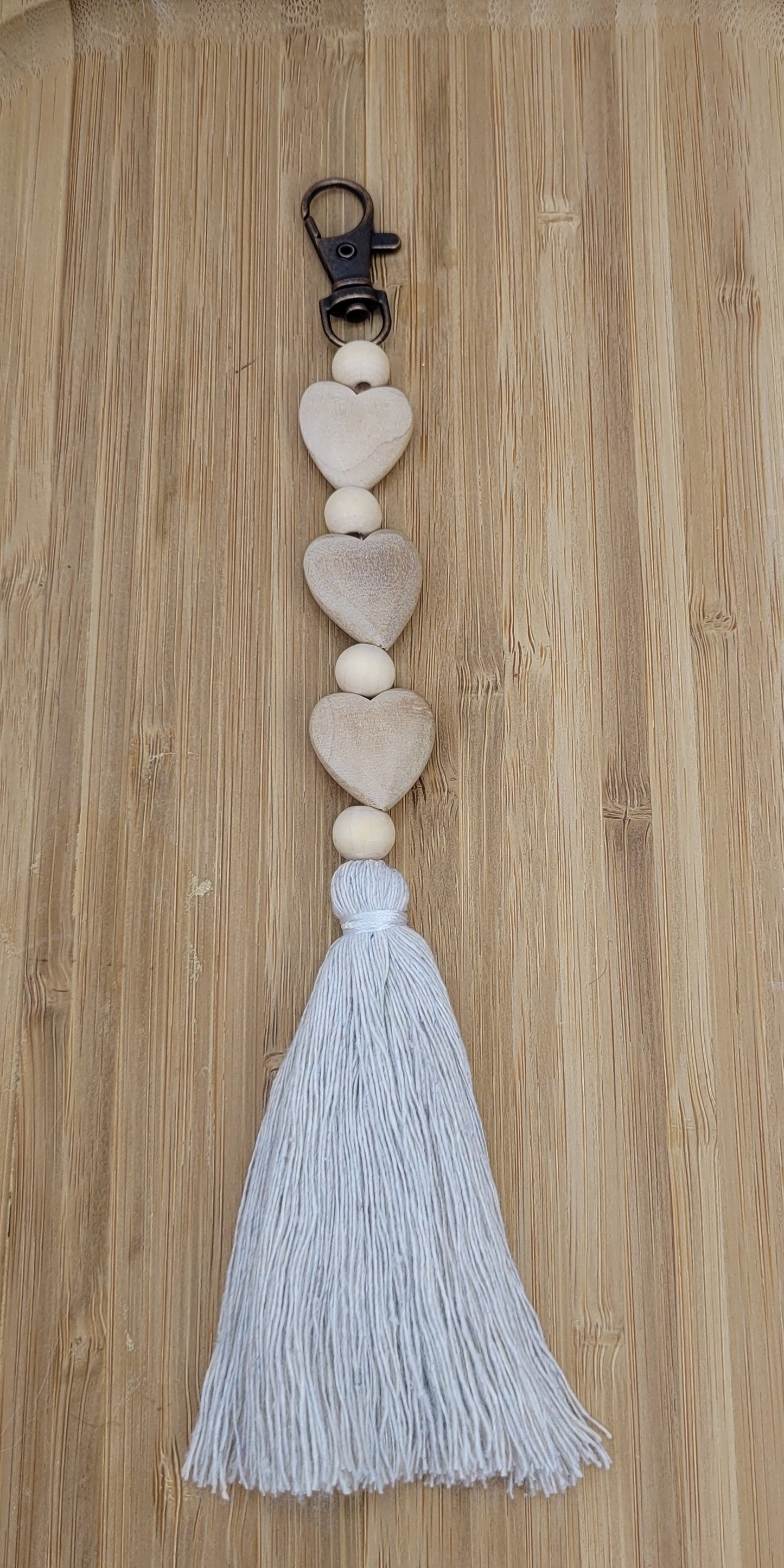Bijou/porte-clés fait en perles de bois