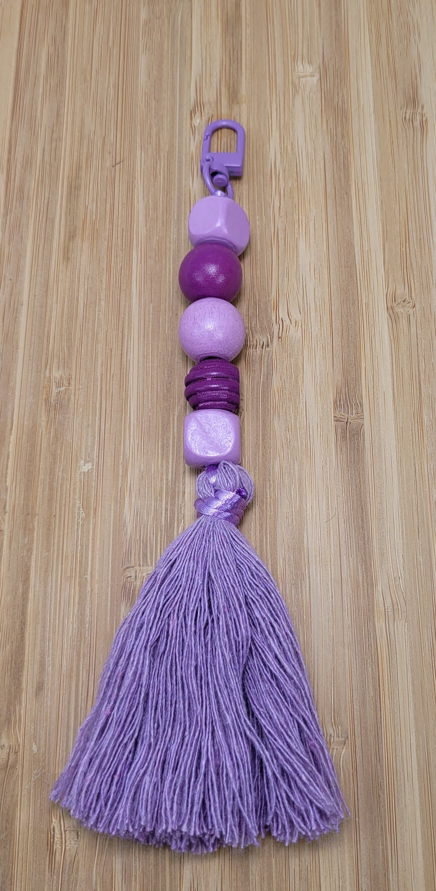 Bijou/porte-clés fait en perles de bois