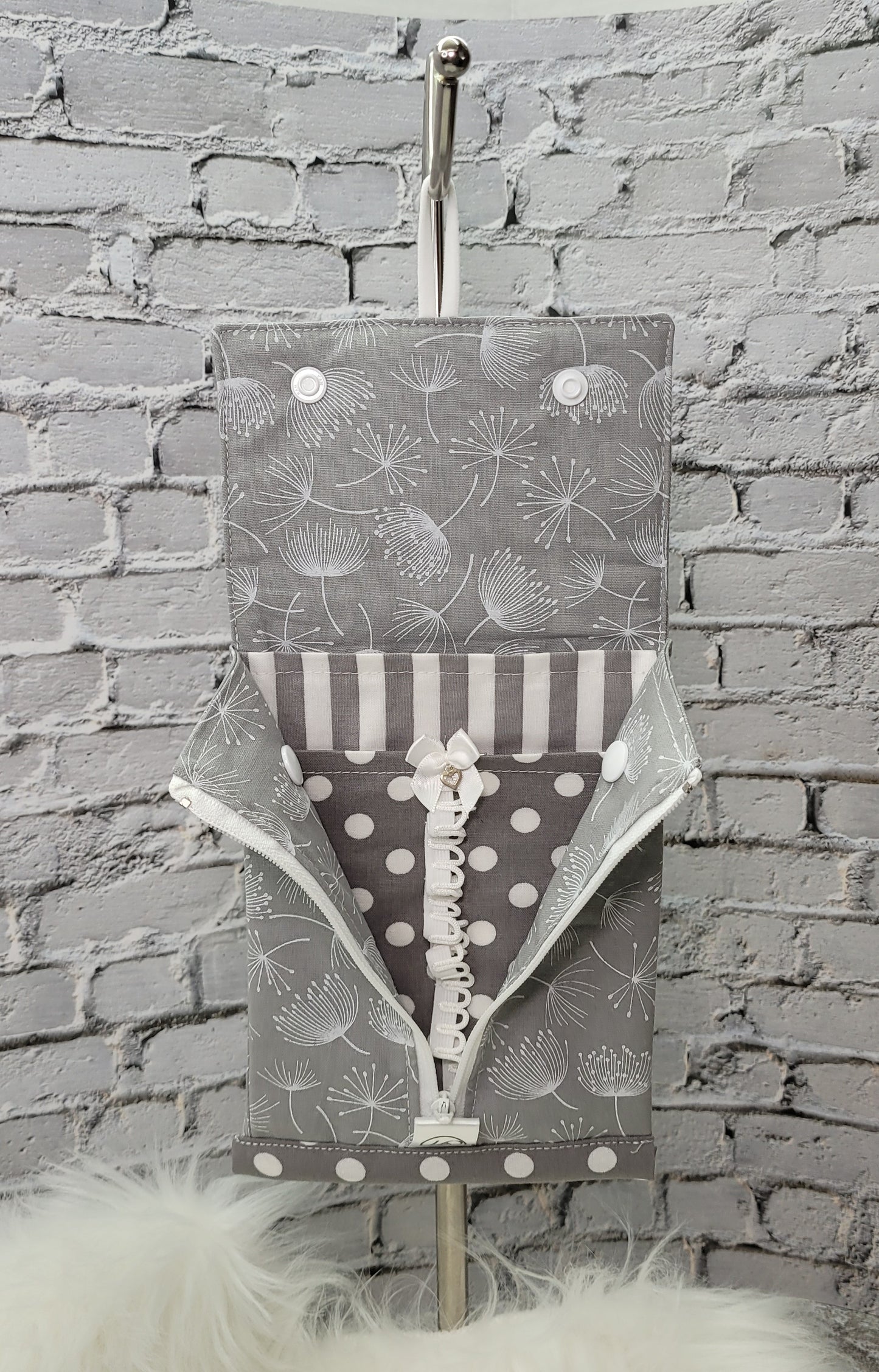 Trousse longue simple pour essentiels sanitaires