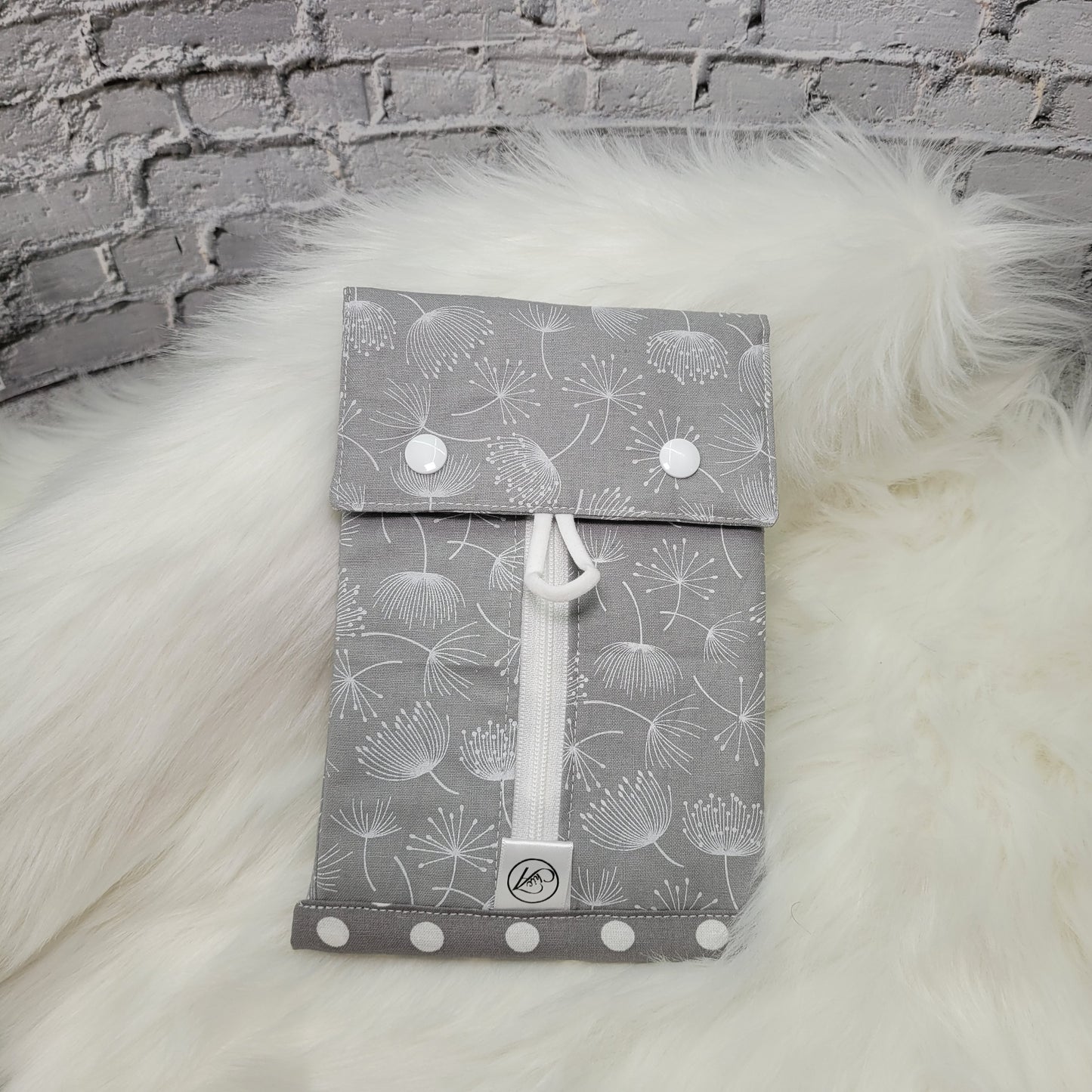 Trousse longue simple pour essentiels sanitaires