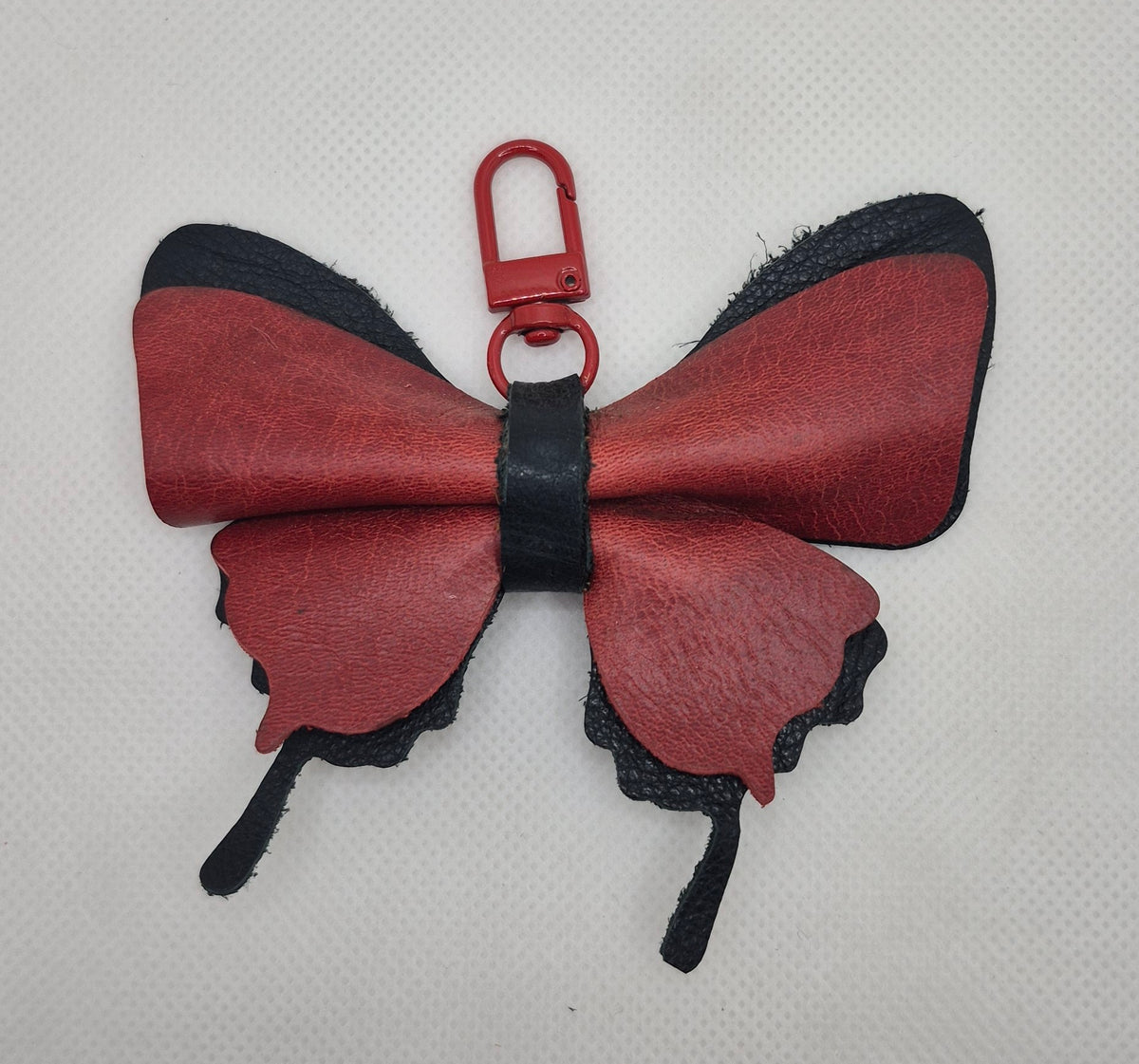 Parure en cuir en forme de papillon