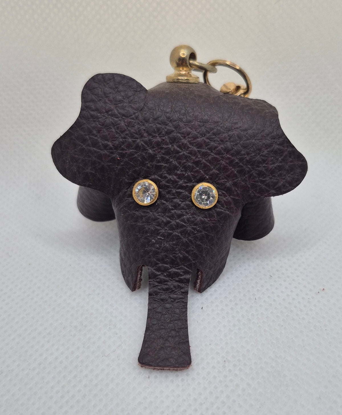 Parure en cuir en forme d'éléphant