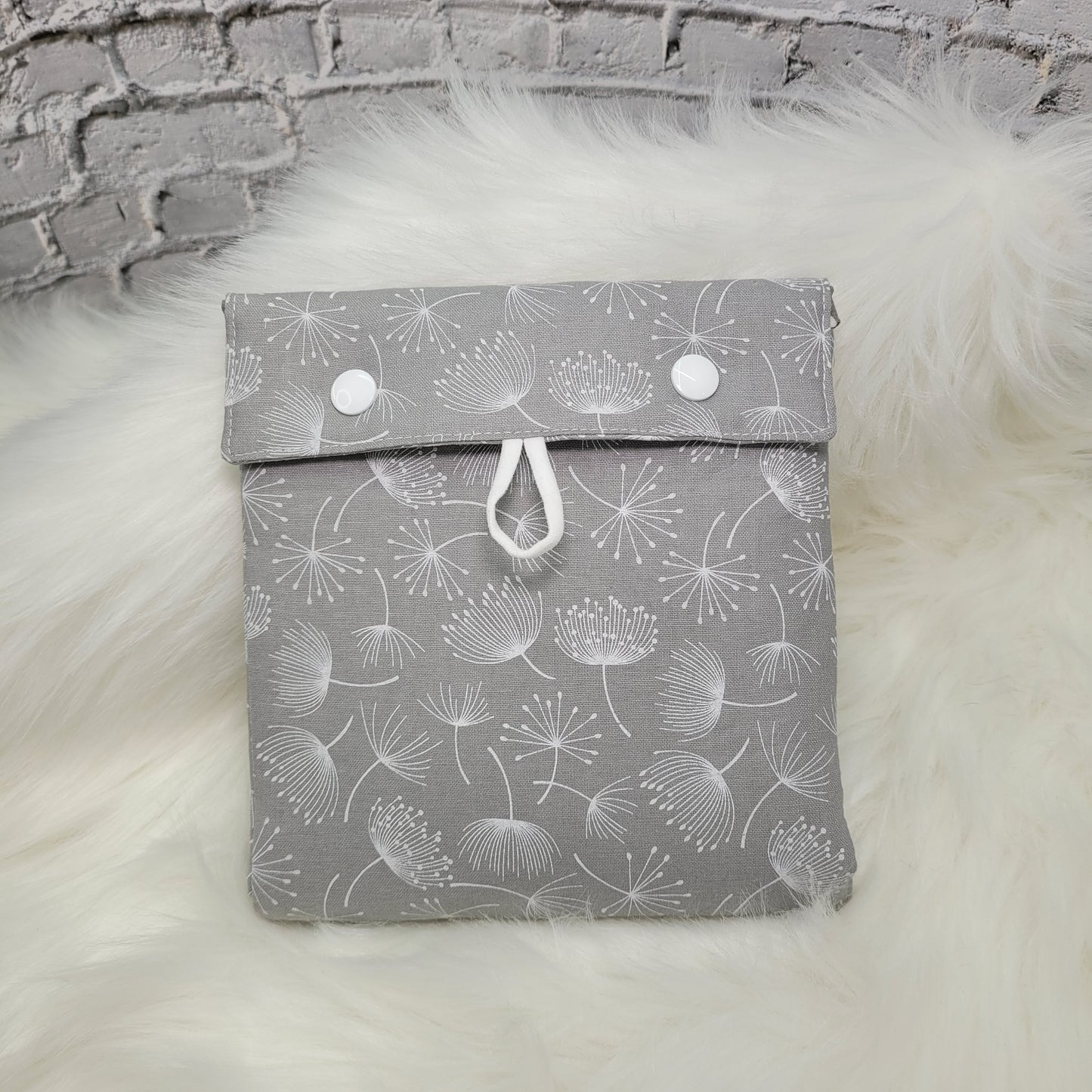 Grande trousse pour essentiels sanitaires.