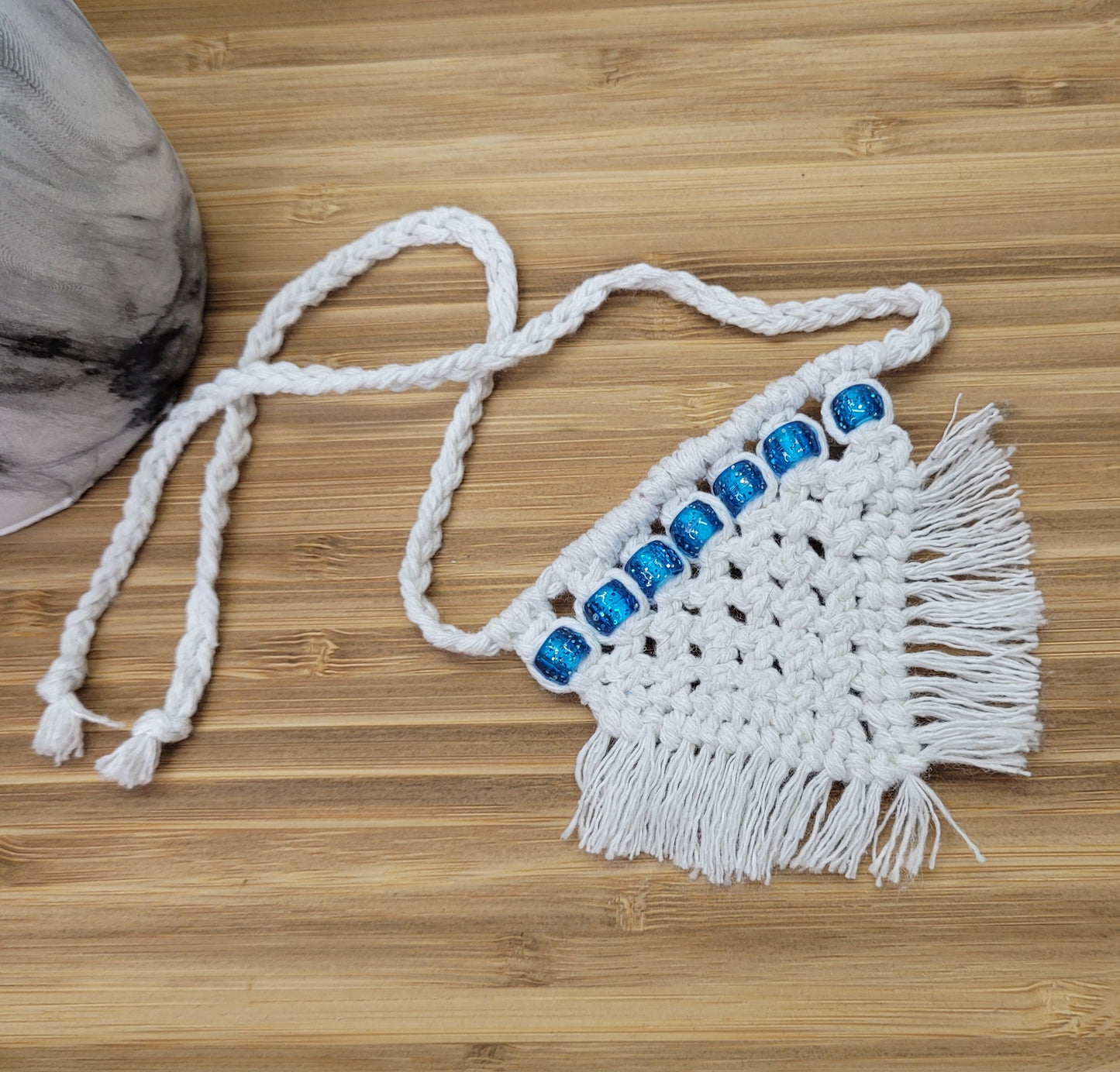 Foulard chat/chien en macramé