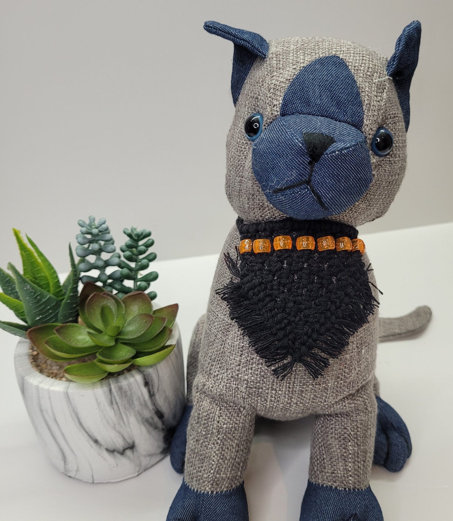 Foulard chat/chien en macramé