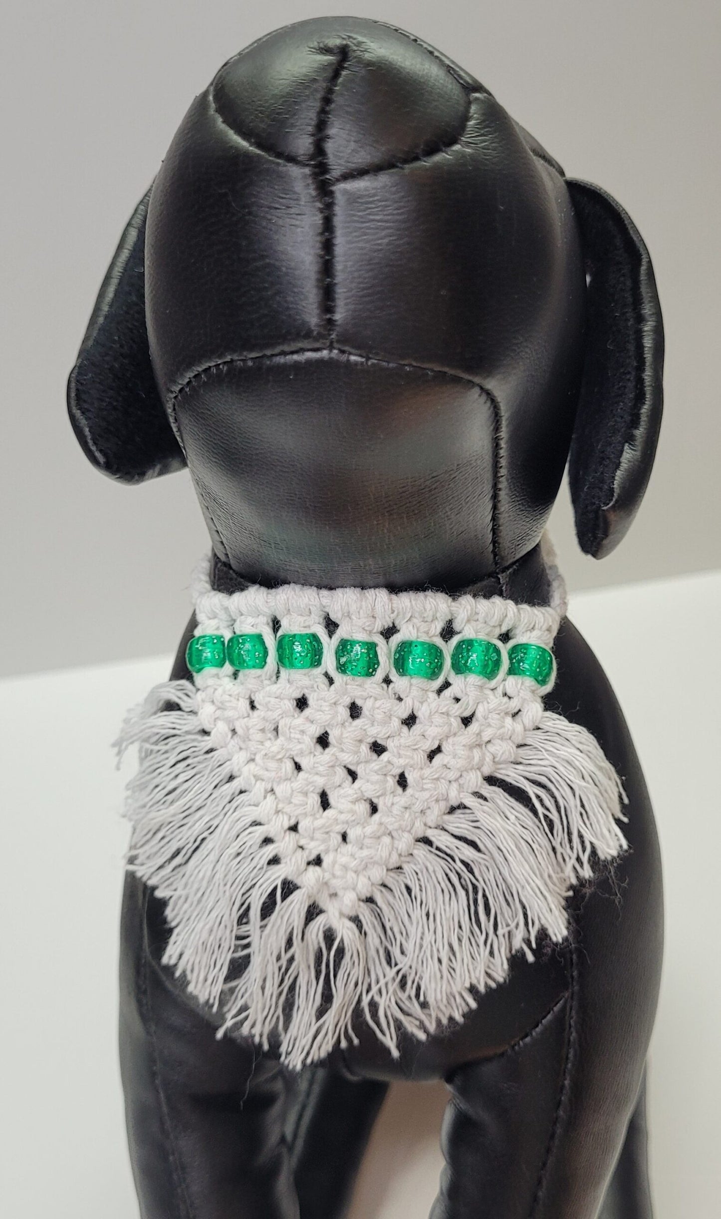 Foulard chat/chien en macramé