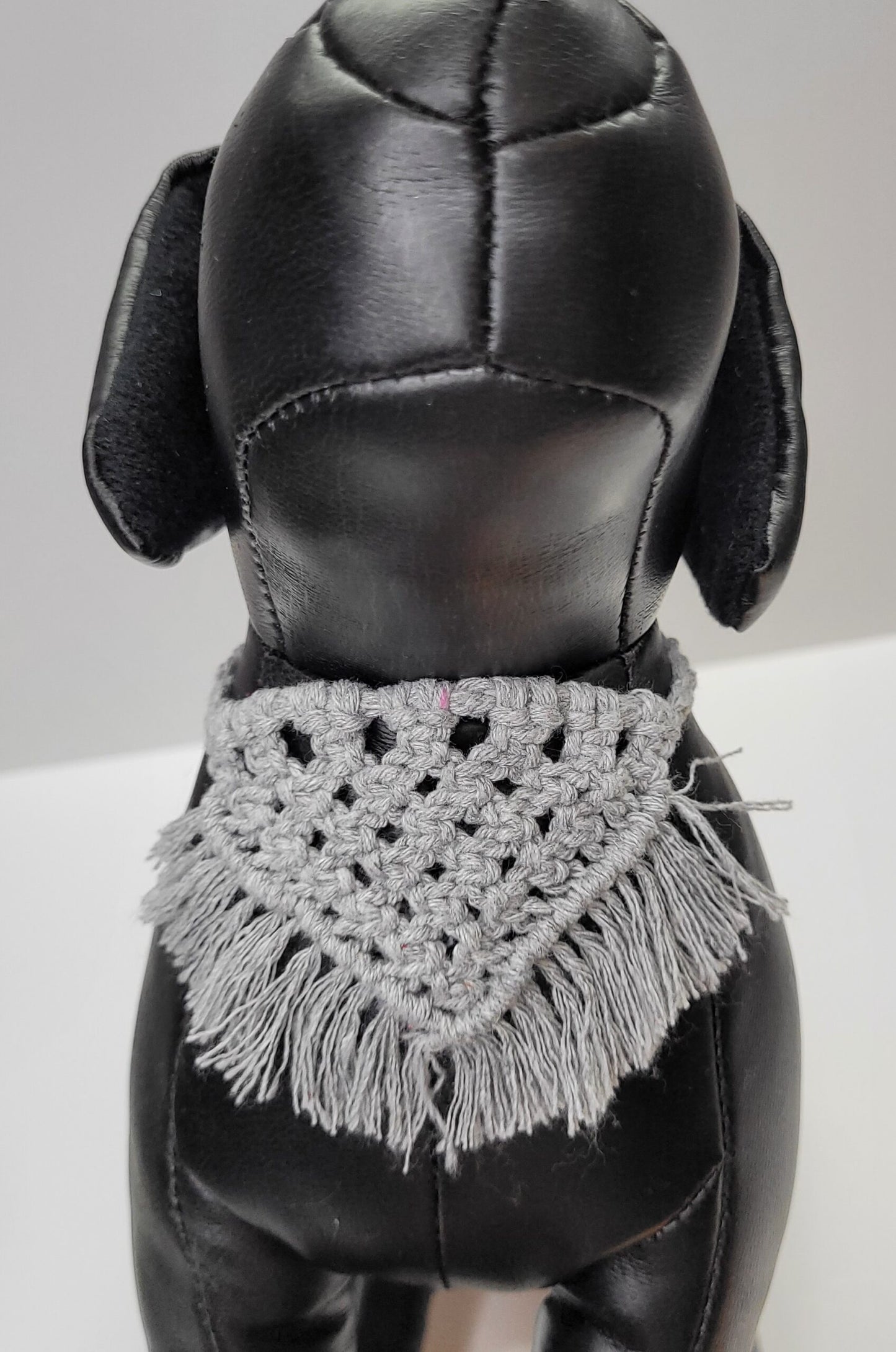 Foulard chat/chien en macramé