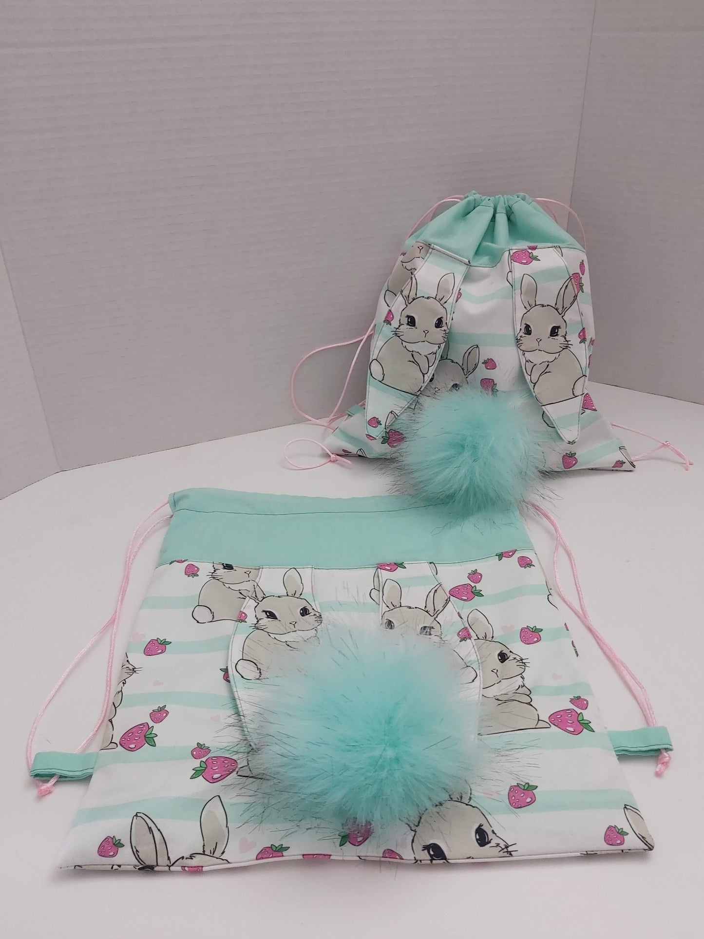 Sac à corde lapin avec pompon amovible.