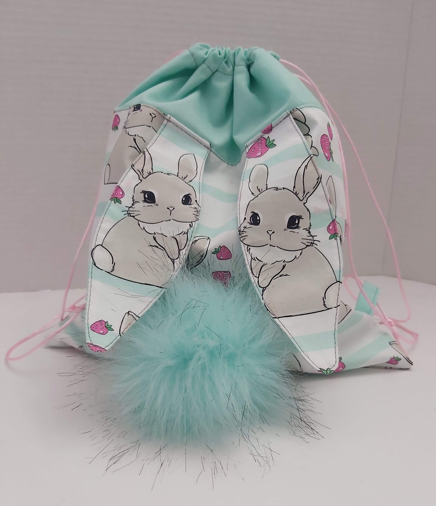 Sac à corde lapin avec pompon amovible.