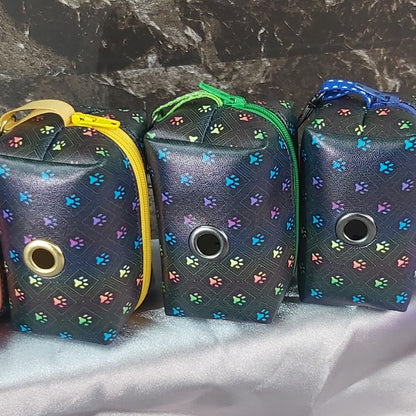 Distributeur de sacs à caca pour chien