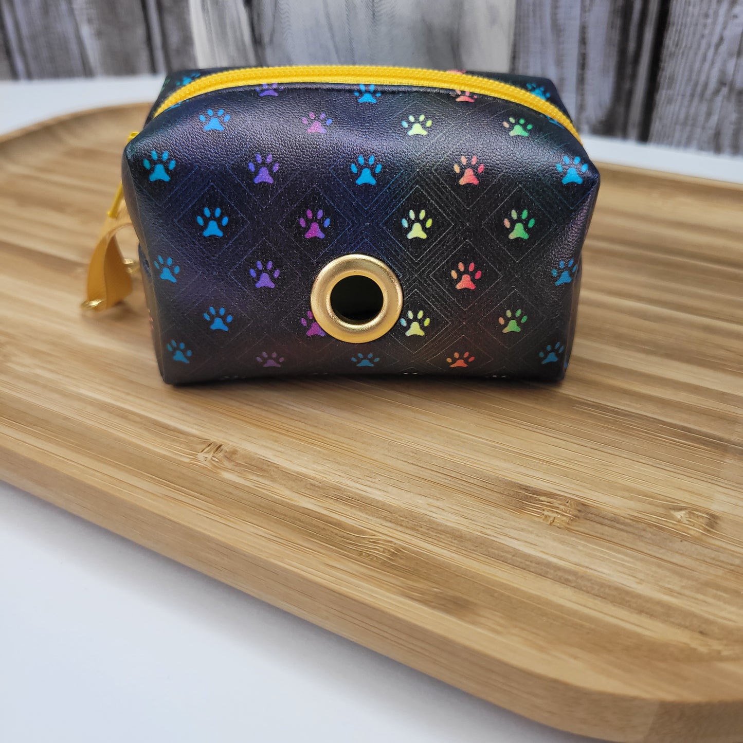 Distributeur de sacs à caca pour chien
