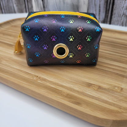 Distributeur de sacs à caca pour chien