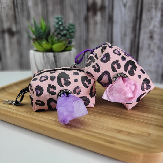 Distributeur de sacs à caca pour chien