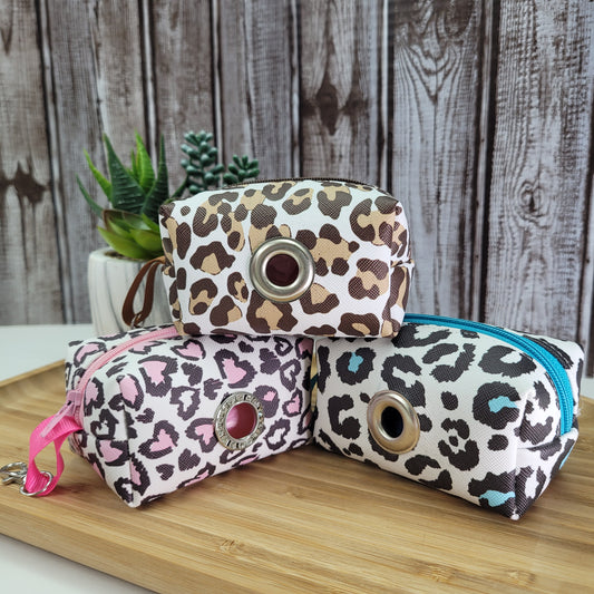 Distributeur de sacs à caca pour chien