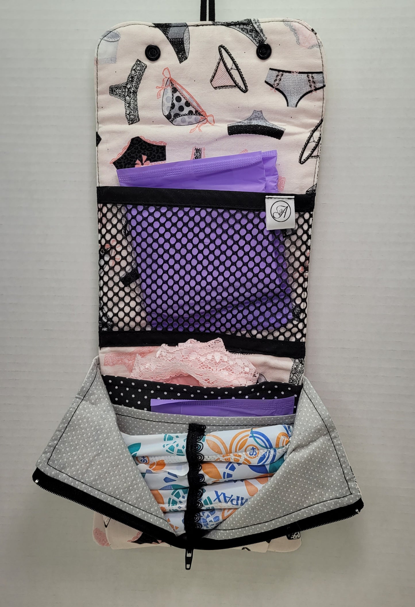 Grande trousse pour essentiels sanitaires