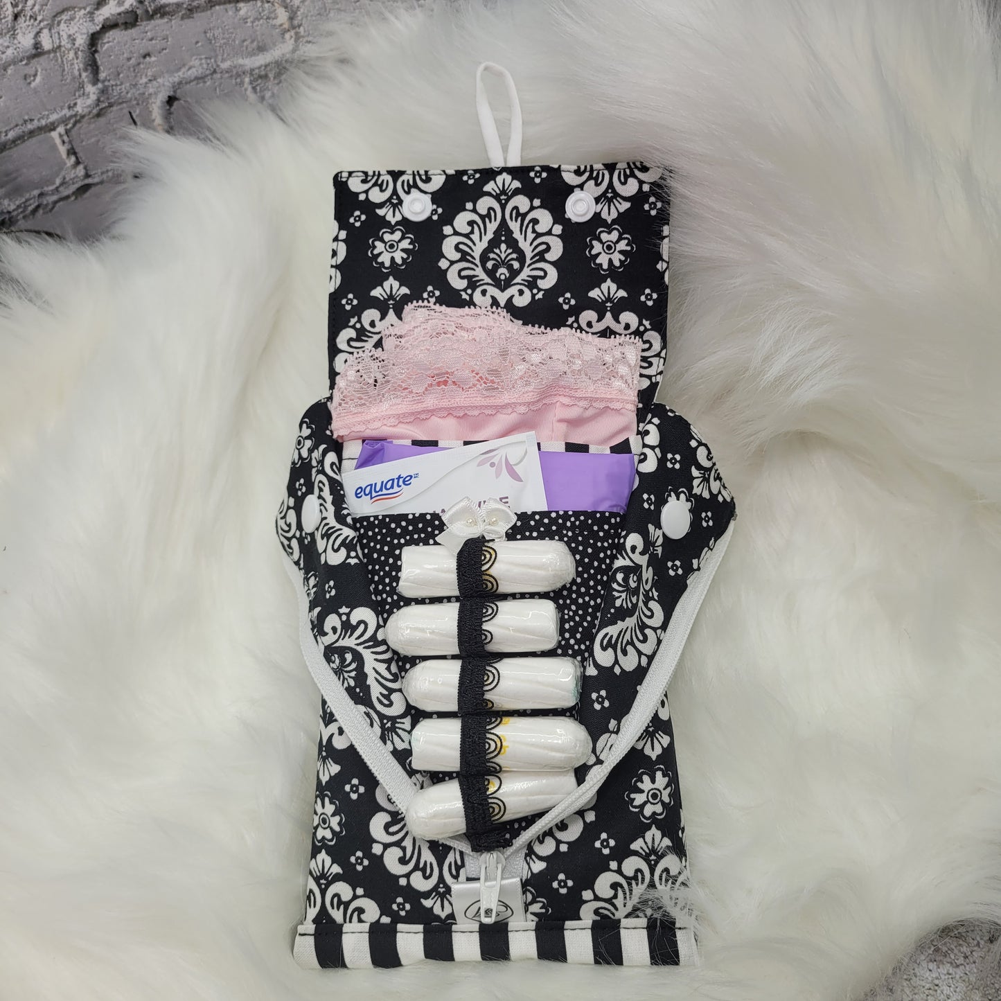 Trousse longue simple pour essentiels sanitaires