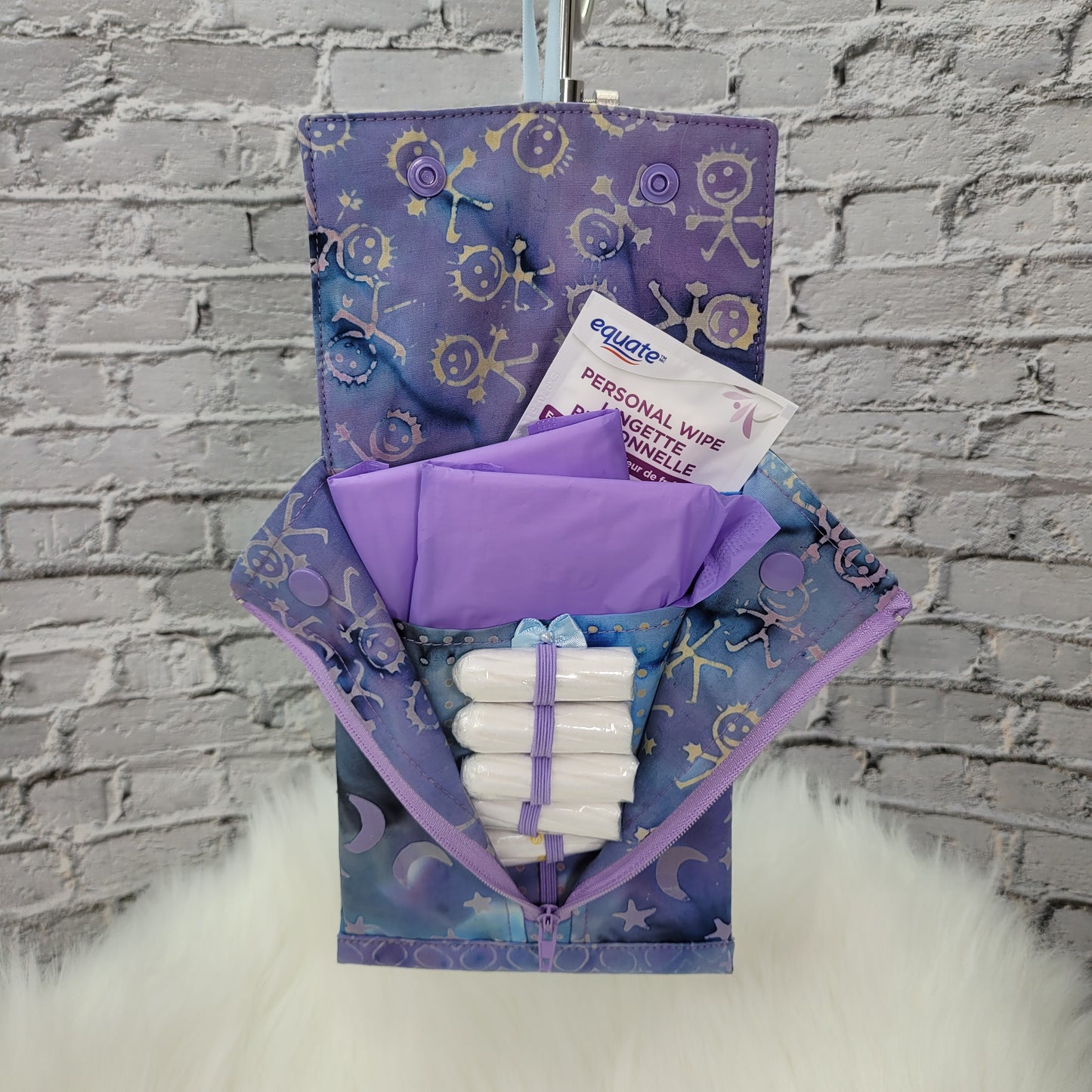 Trousse longue simple pour essentiels sanitaires