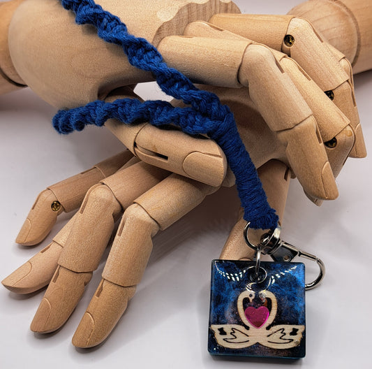 Dragonne porte-clés en macramé