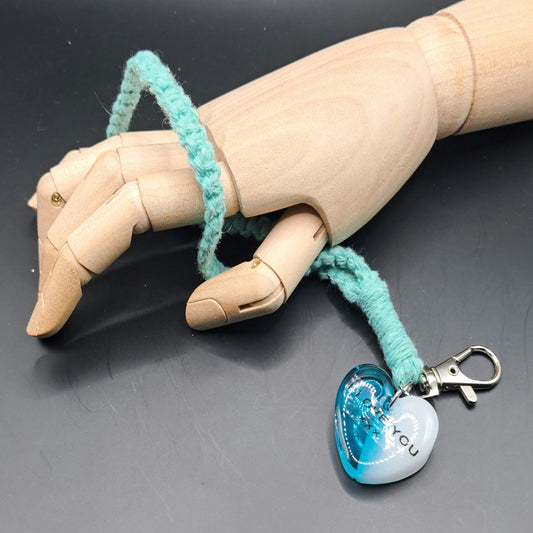 Dragonne porte-clés en macramé