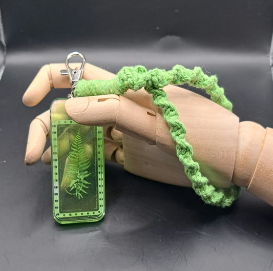Dragonne porte-clés en macramé