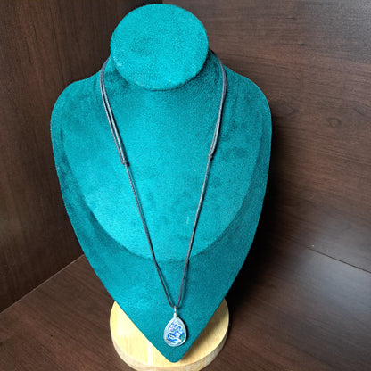 Collier avec perle de verre