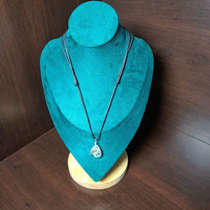 Collier avec perle de verre