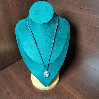 Collier avec perle de verre