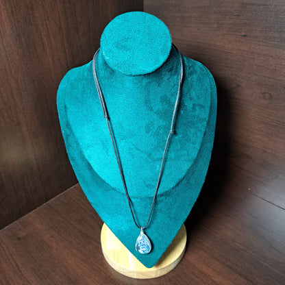 Collier avec perle de verre