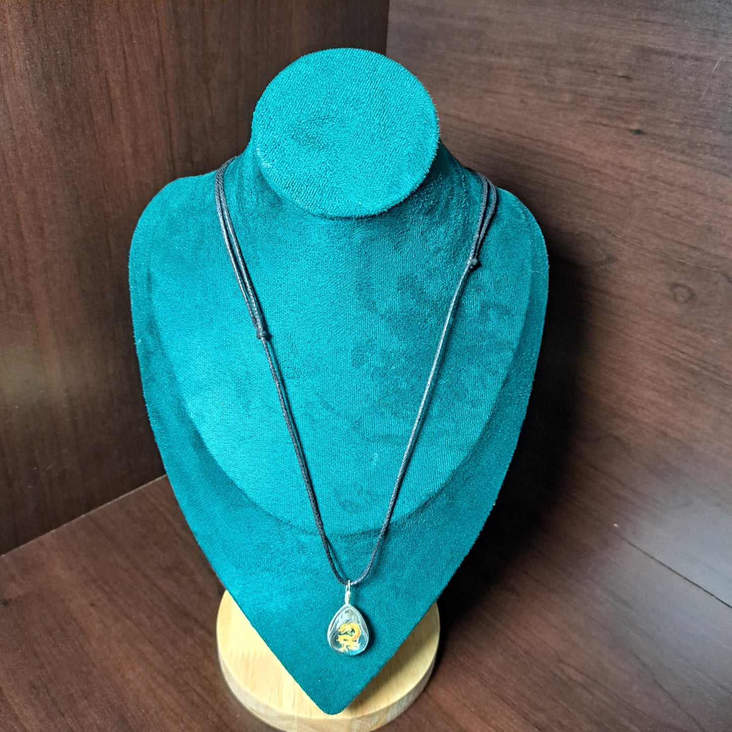 Collier avec perle de verre