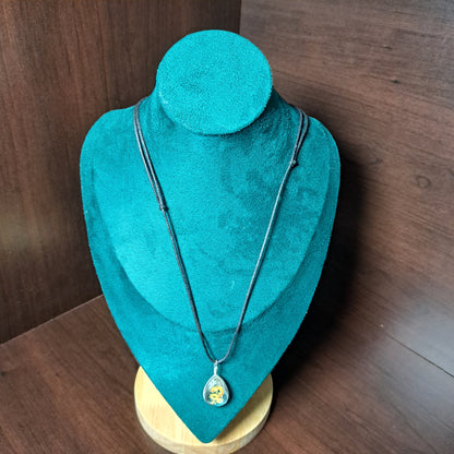 Collier avec perle de verre