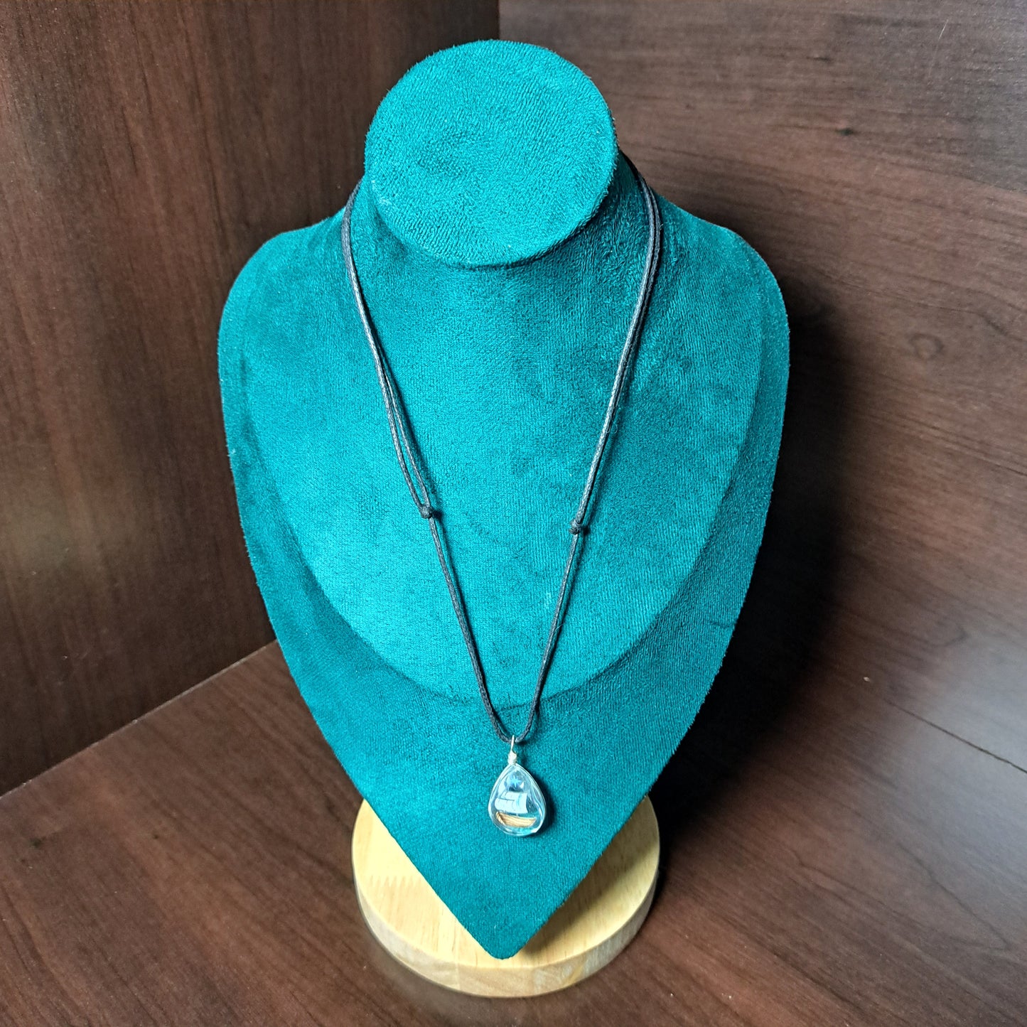 Collier avec perle de verre