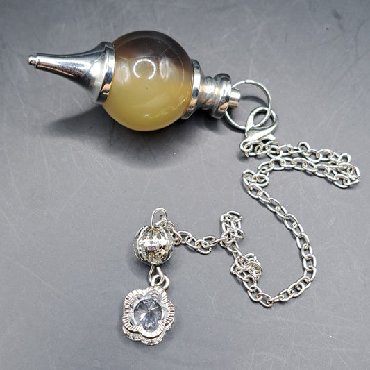 Pendule imitation corne de yak breloque fleur