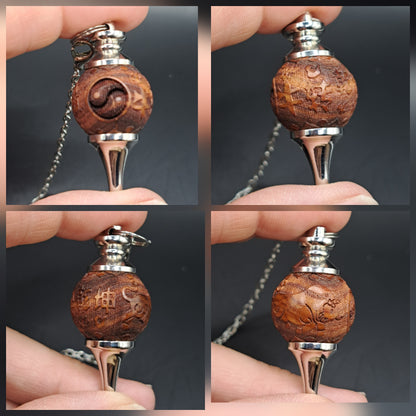 Pendule sculpté breloque soleil