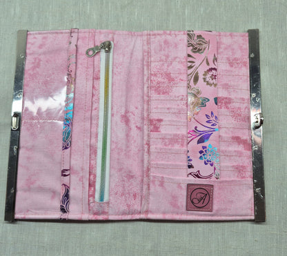 Portefeuille fond rose et fleurs brillantes