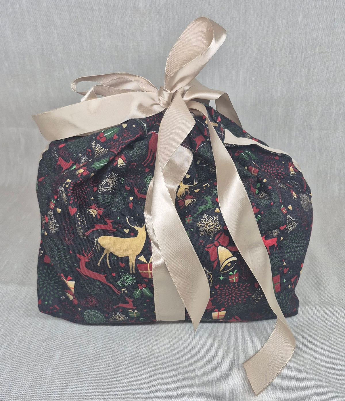 Sac cadeau en tissu avec son ruban/boucle