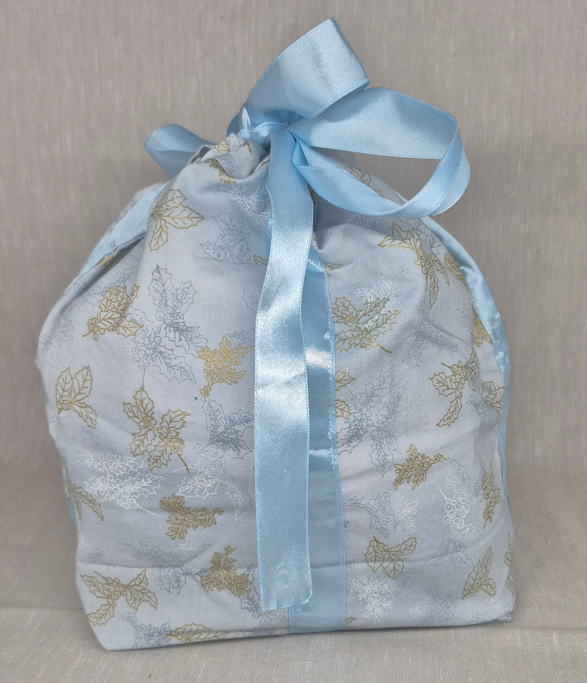 Sac cadeau en tissu avec son ruban/boucle