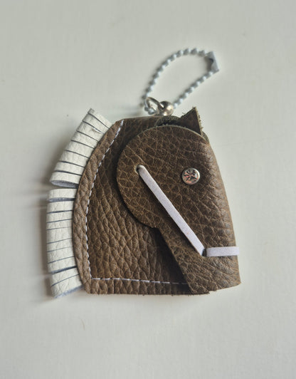 Têtes de chevaux en cuir